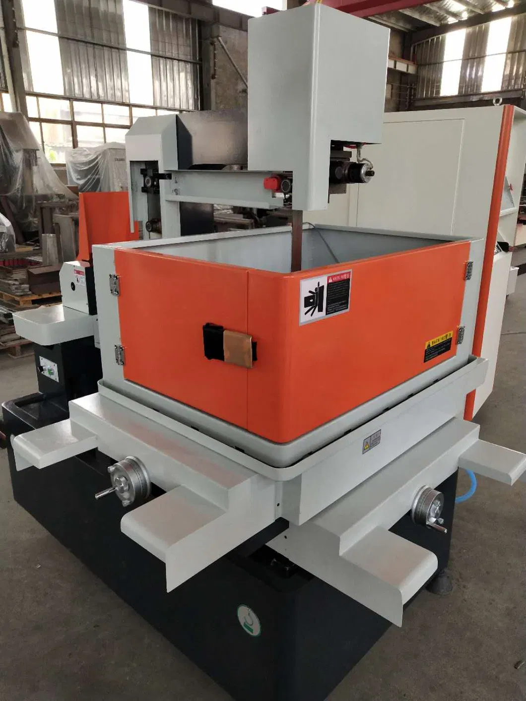 China Manufacturer Dk Serious CNC EDM Wire Cutting Machine Dk 7740 Machine Price