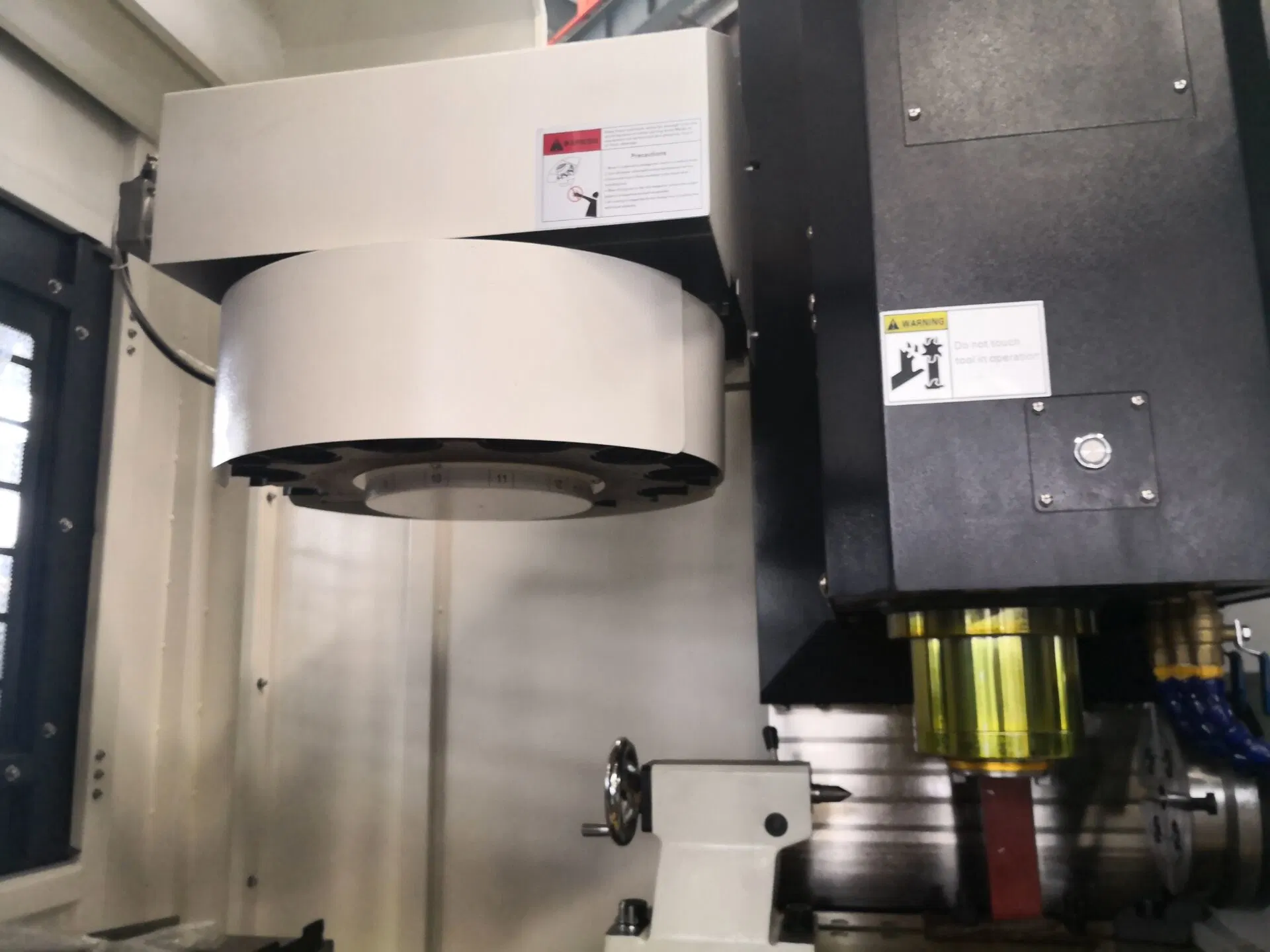 CNC Vertical Center Milling Machine Vmc420L