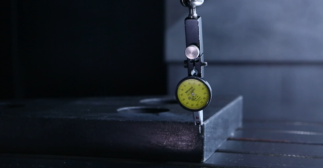 High Prceision Factory Price 3 Axis 4axis CNC Milling Machine Vertical Machining Center1370