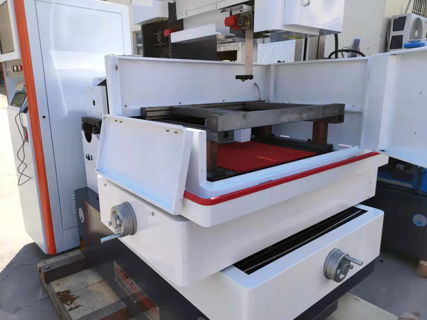 High-Precision Fuselage and Control System Stepper MID-Speed Wire Cutting Machine Lk500