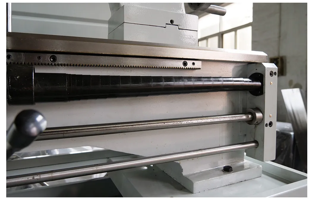 Manual metal bench lathe machine C0636B with high precision