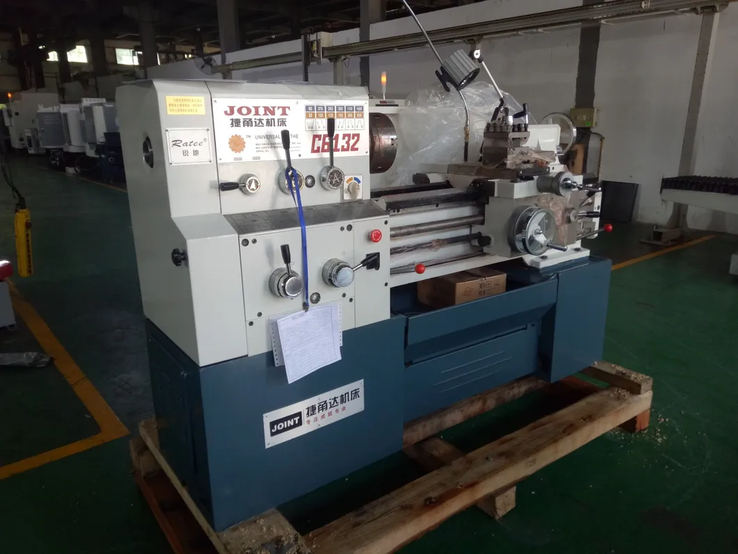 Metal Engine Horizontal Engine Lathe Machine C6132 with 350mm Swing Diameter Over Bed