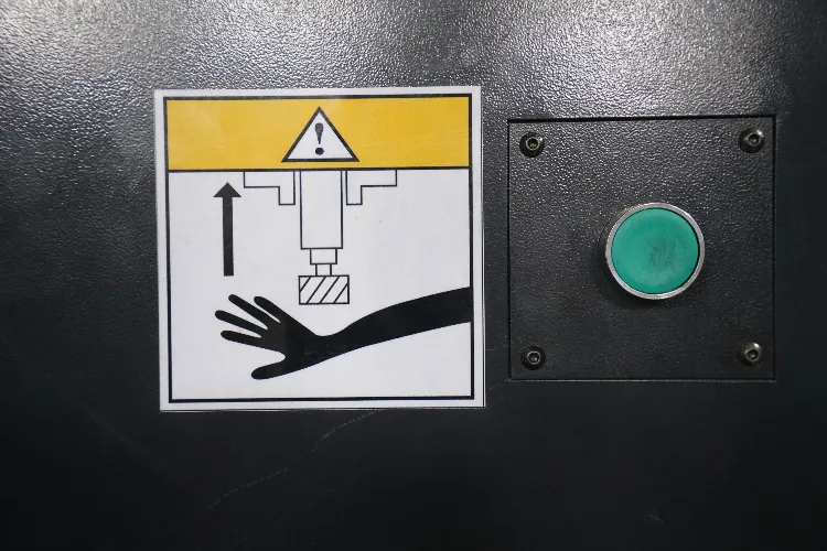 Xh7145 Mini Factory 3 Axis CNC Vertical Machining Center